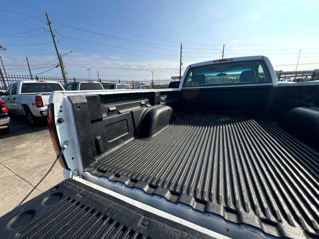 Used 2004 GMC Sierra 2500 W/T image 16
