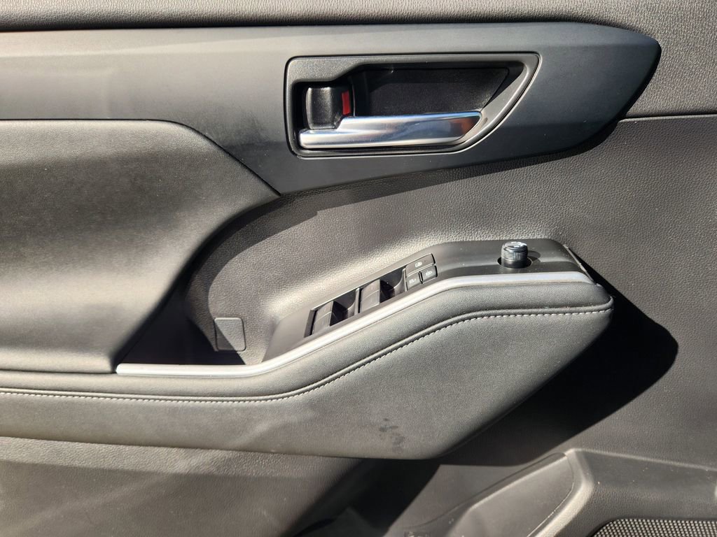 Used 2023 Toyota Highlander XSE image 27