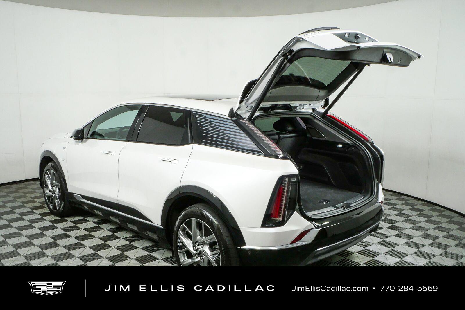 Used 2025 Cadillac Optiq Luxury 1 AWD/4WD image 34