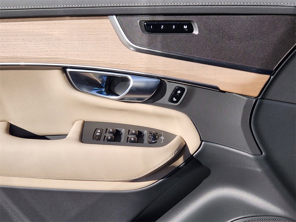 New 2026 Volvo XC90 B5 Core image 3