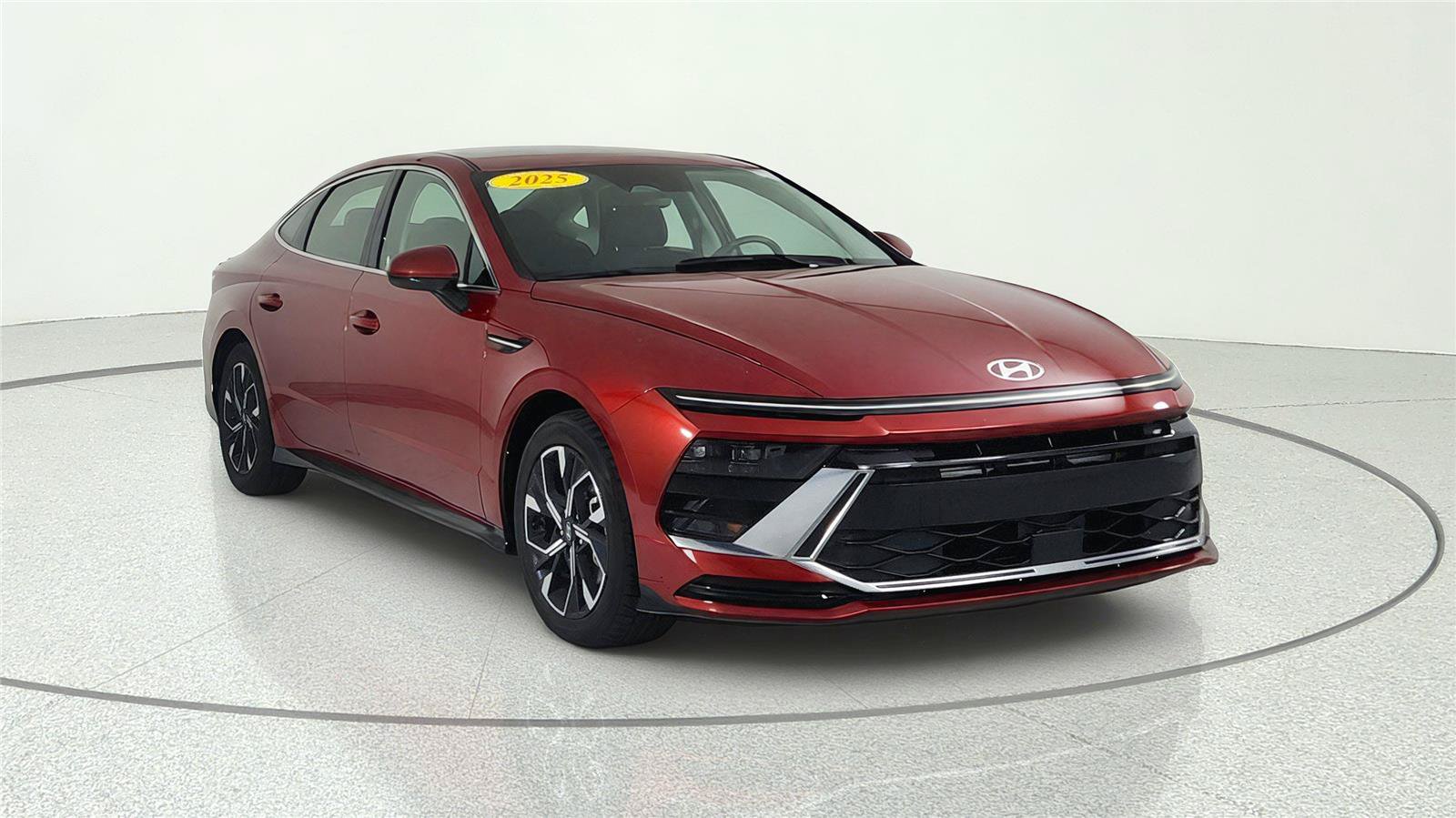 Used 2025 Hyundai Sonata SEL FWD image 1