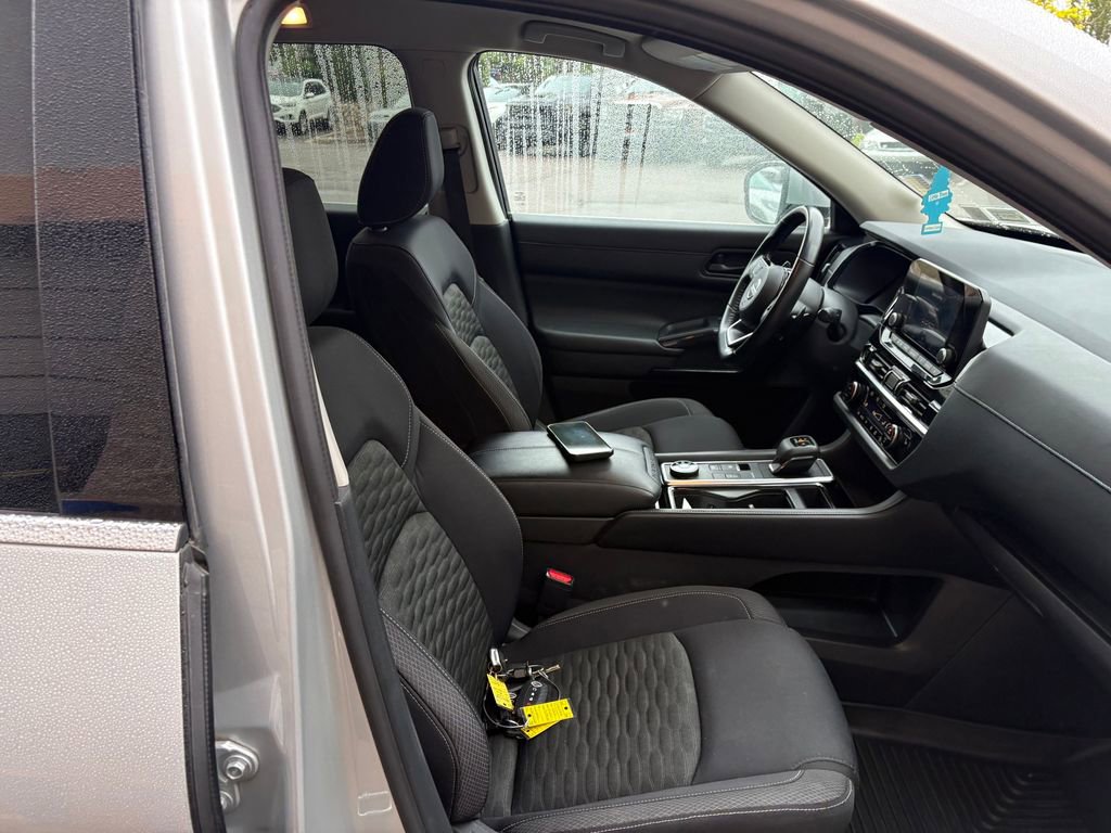 Used 2023 Nissan Pathfinder SV AWD/4WD image 26