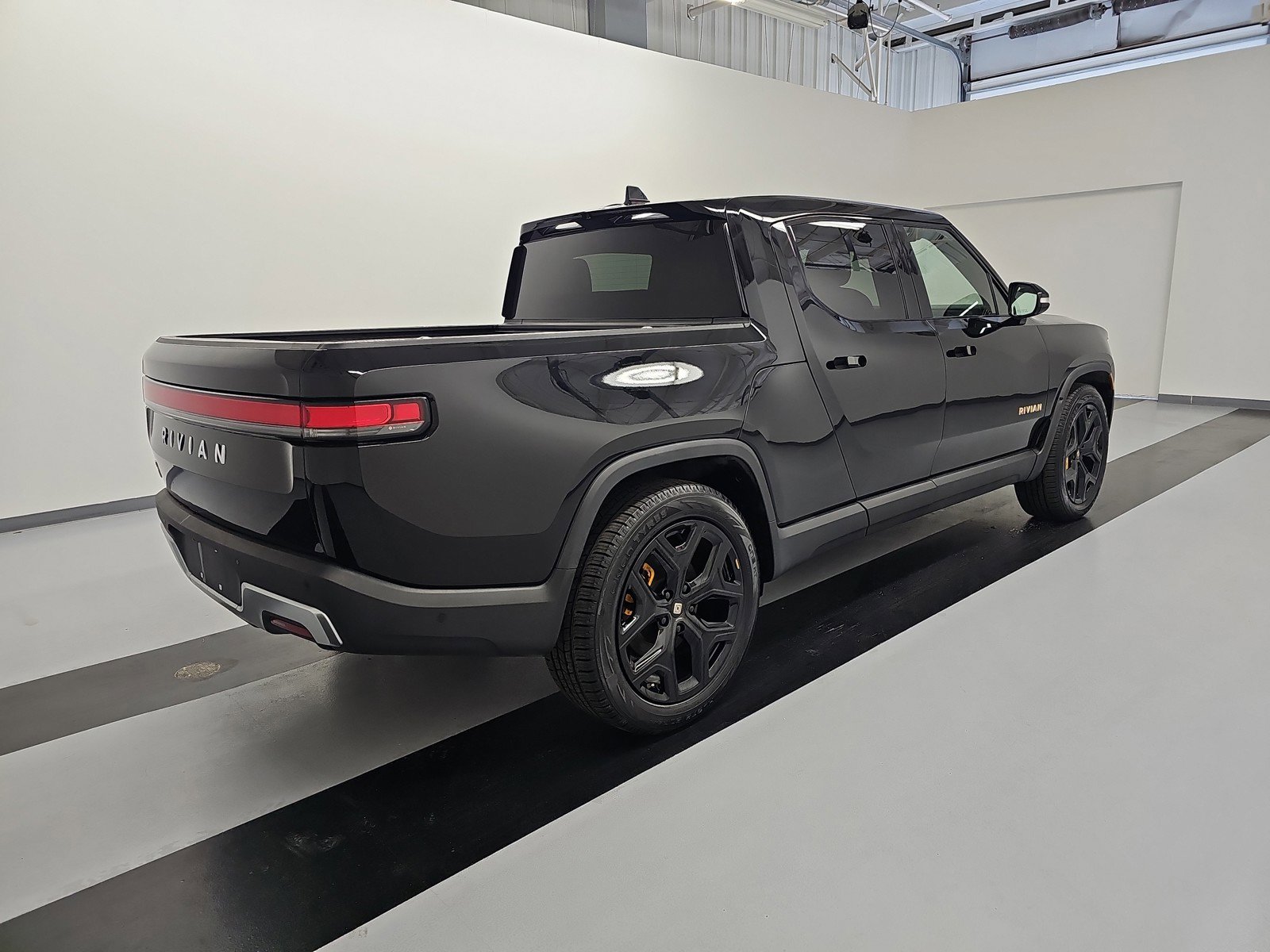 Used 2022 Rivian R1T Adventure AWD/4WD image 5