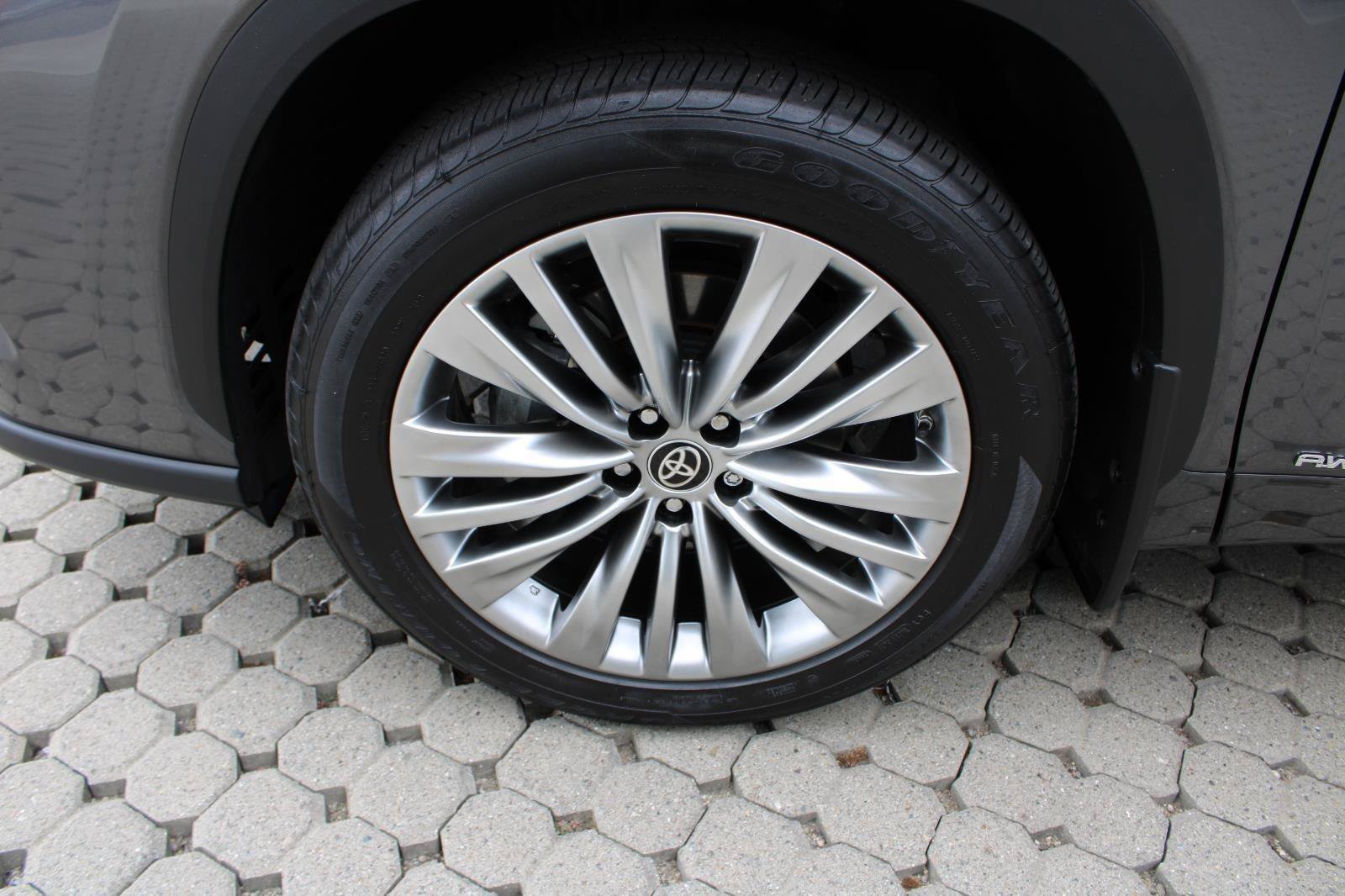 Used 2024 Toyota Highlander Platinum AWD/4WD image 11