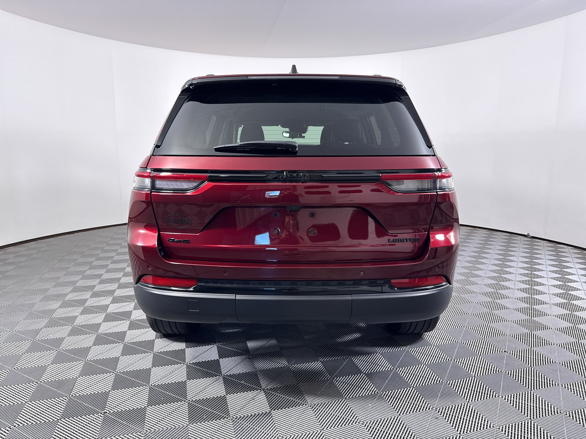 Used 2023 Jeep Grand Cherokee Limited w/ Black Appearance Package AWD/4WD image 11