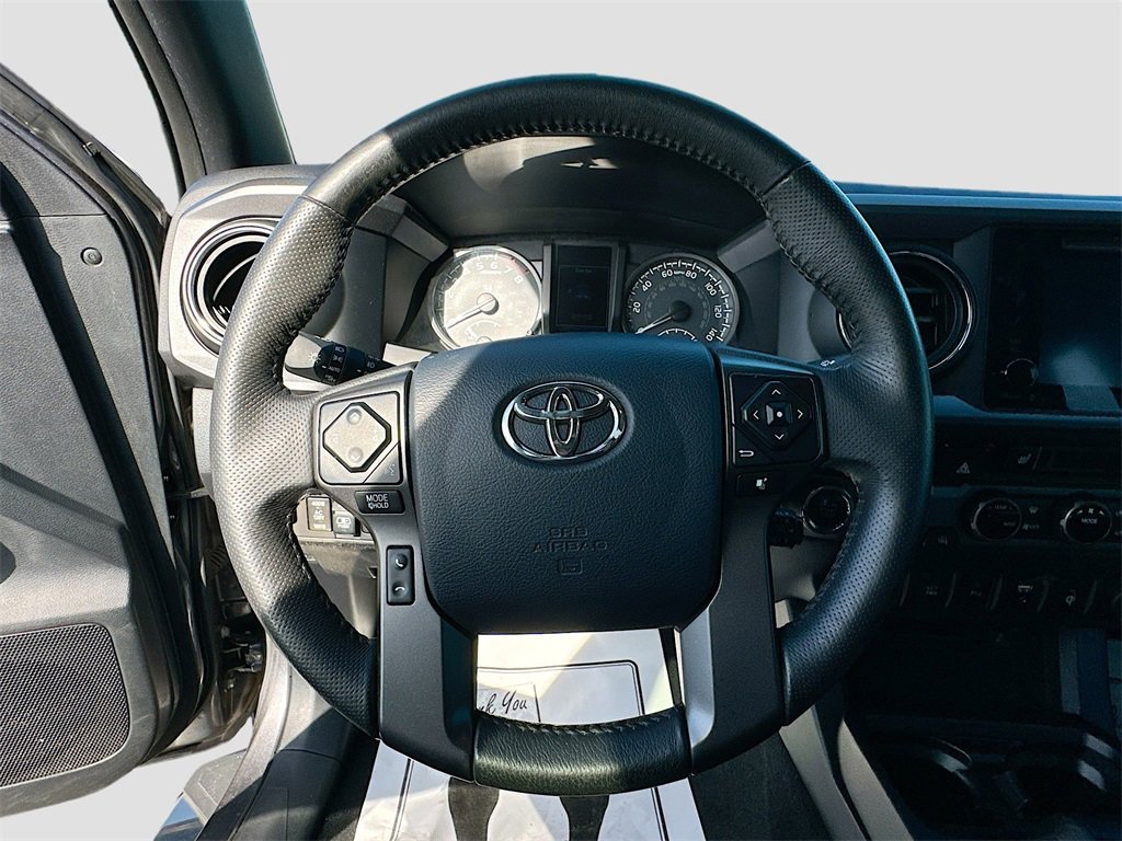 Used 2017 Toyota Tacoma TRD Sport image 11