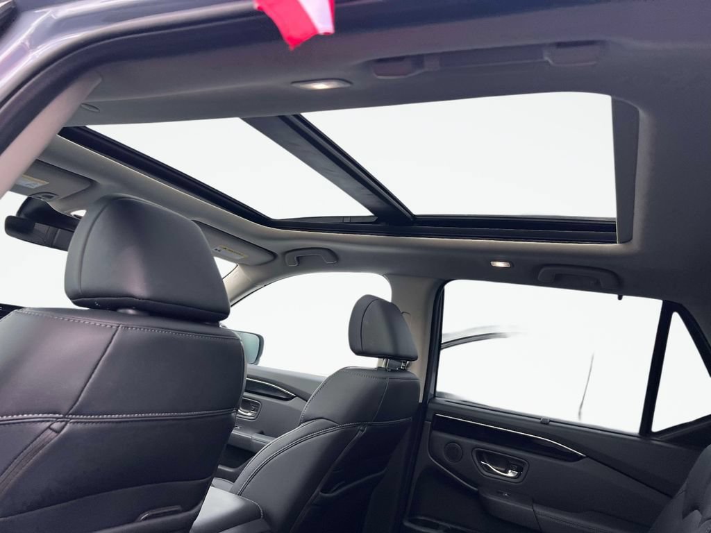 Used 2023 Honda Pilot Touring image 11