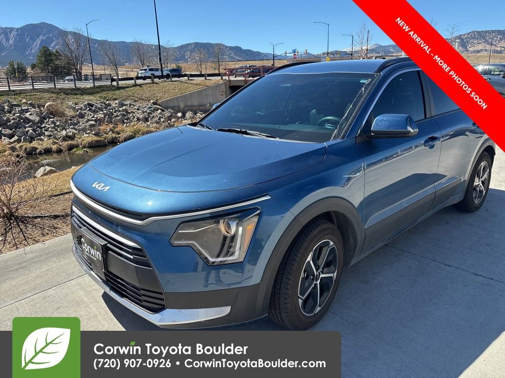 Used 2024 Kia Niro EX image 3