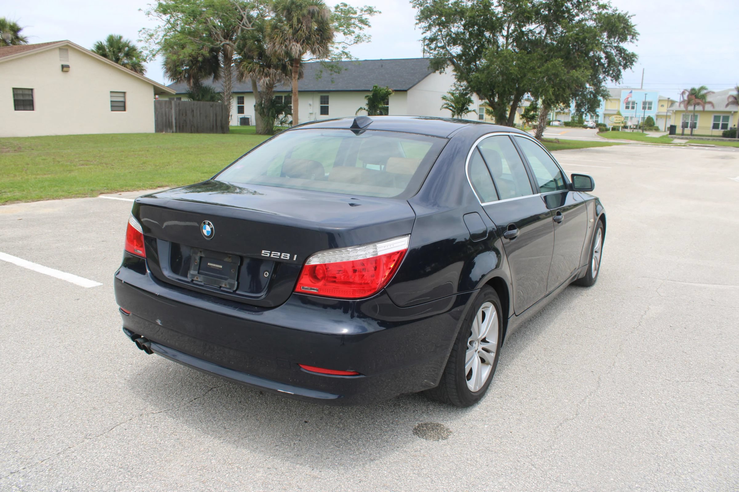 Used 2010 BMW 528i xDrive Sedan AWD/4WD image 28