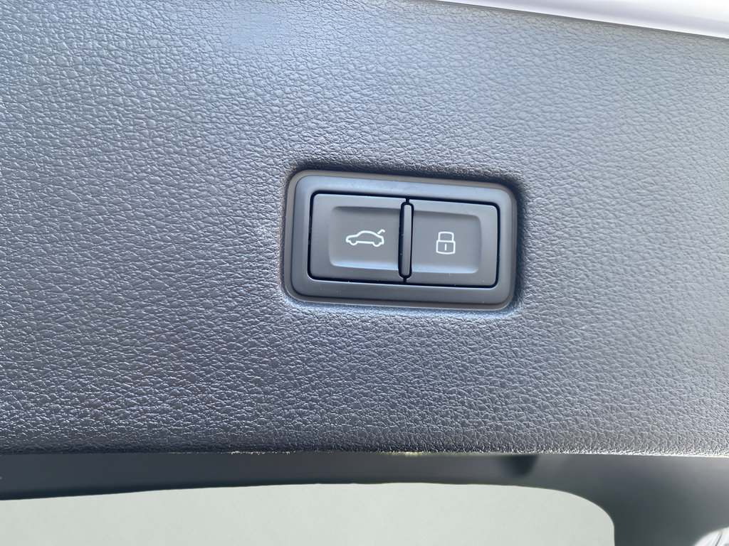 Used 2019 Audi Q8 Premium AWD/4WD image 47
