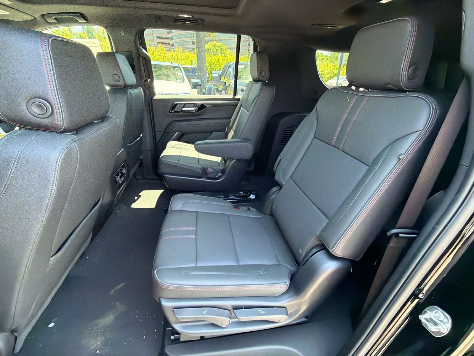 New 2026 Chevrolet Suburban RST w/ Comfort Package AWD/4WD image 25