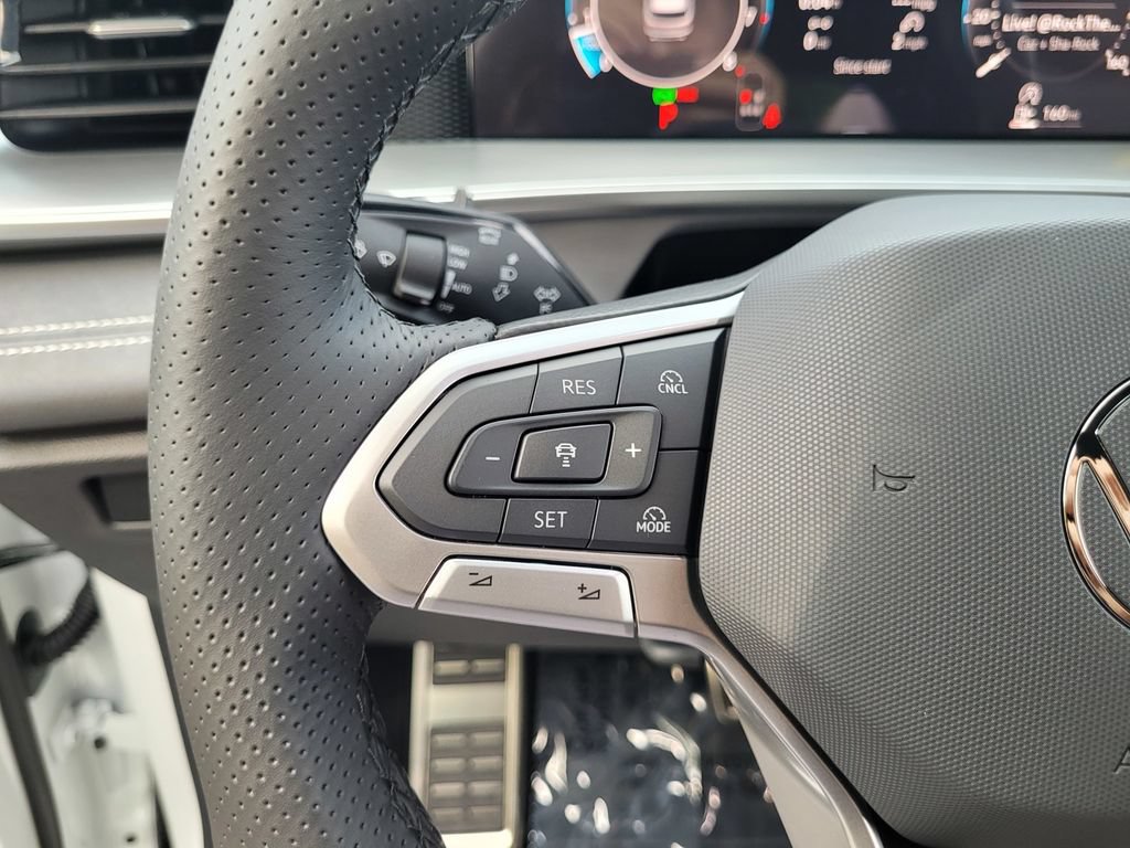 New 2026 Volkswagen Tiguan SE R-Line FWD image 21