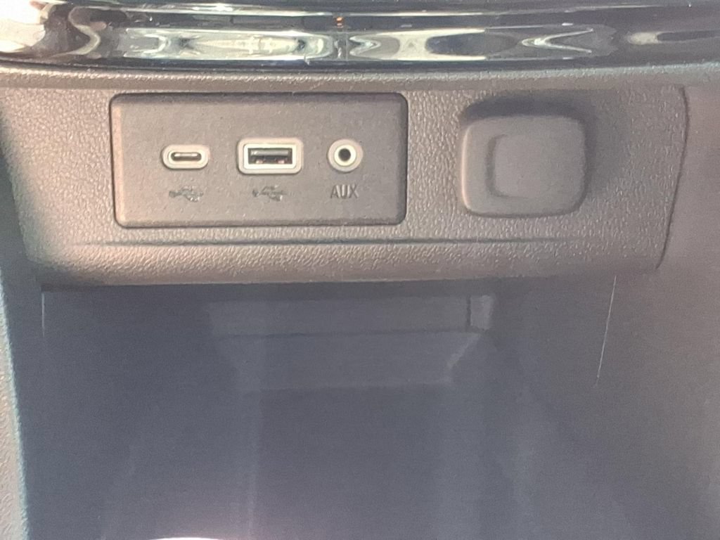 Used 2023 Buick Encore GX Preferred w/ Cold Weather Comfort Package AWD/4WD image 19