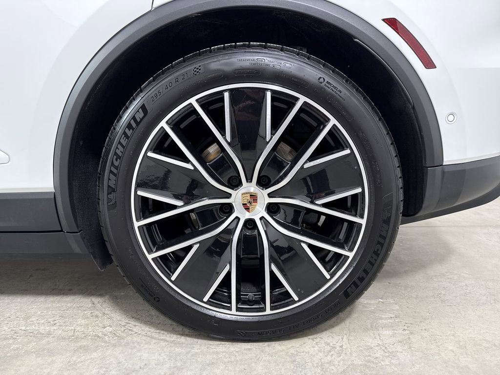 Certified 2025 Porsche Macan 4 Electric image 14
