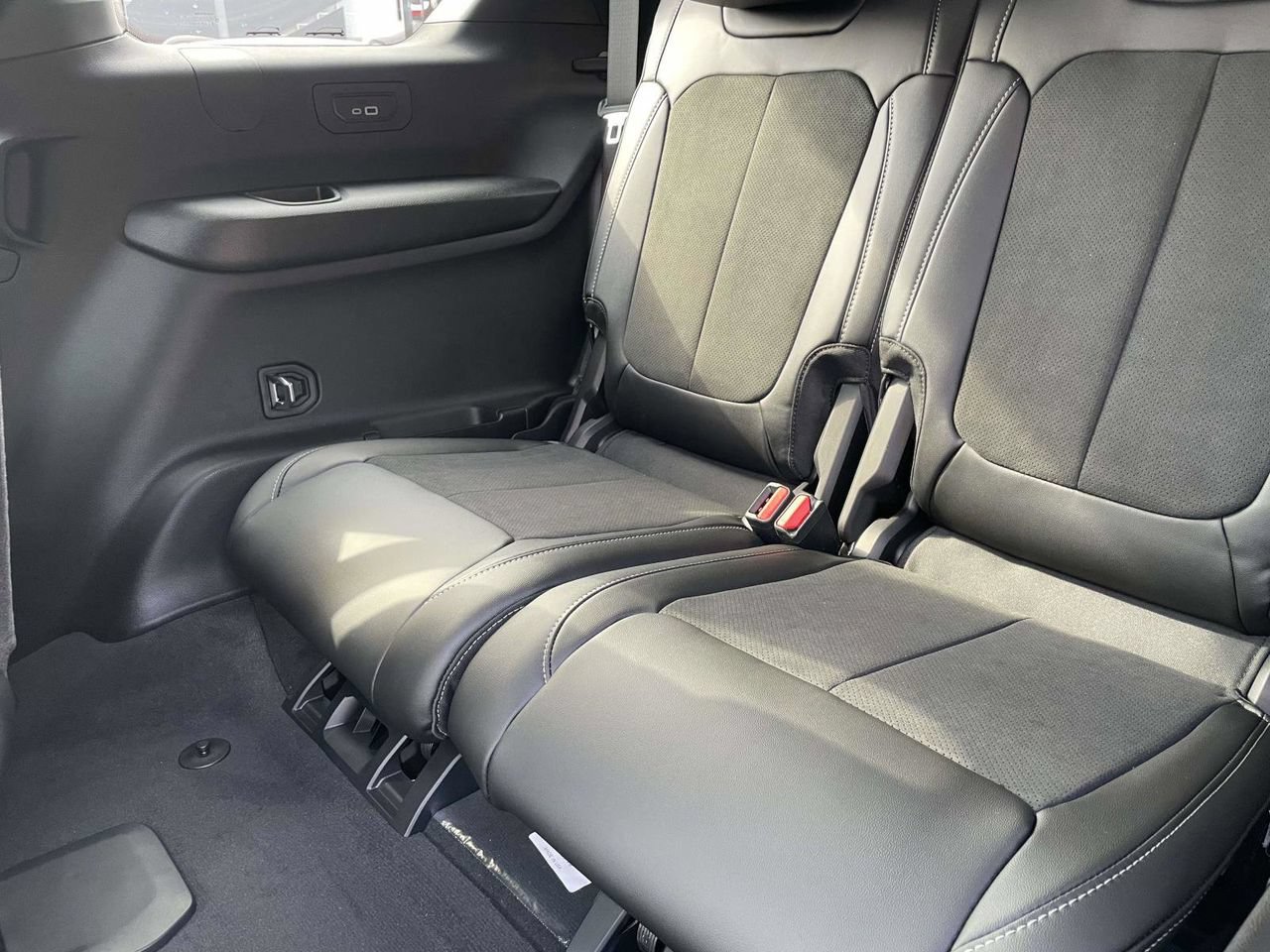 New 2025 Jeep Grand Cherokee L Altitude AWD/4WD image 30