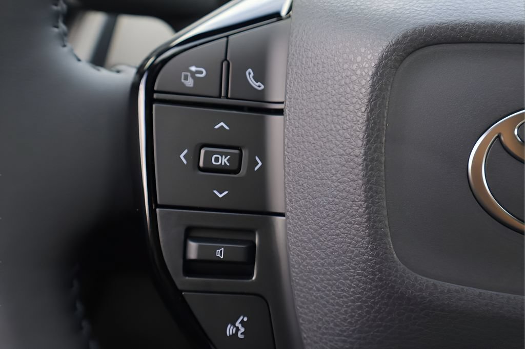 Certified 2026 Toyota Prius XLE FWD image 19