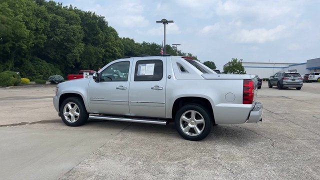 Used 2013 Chevrolet Avalanche LTZ AWD/4WD image 6