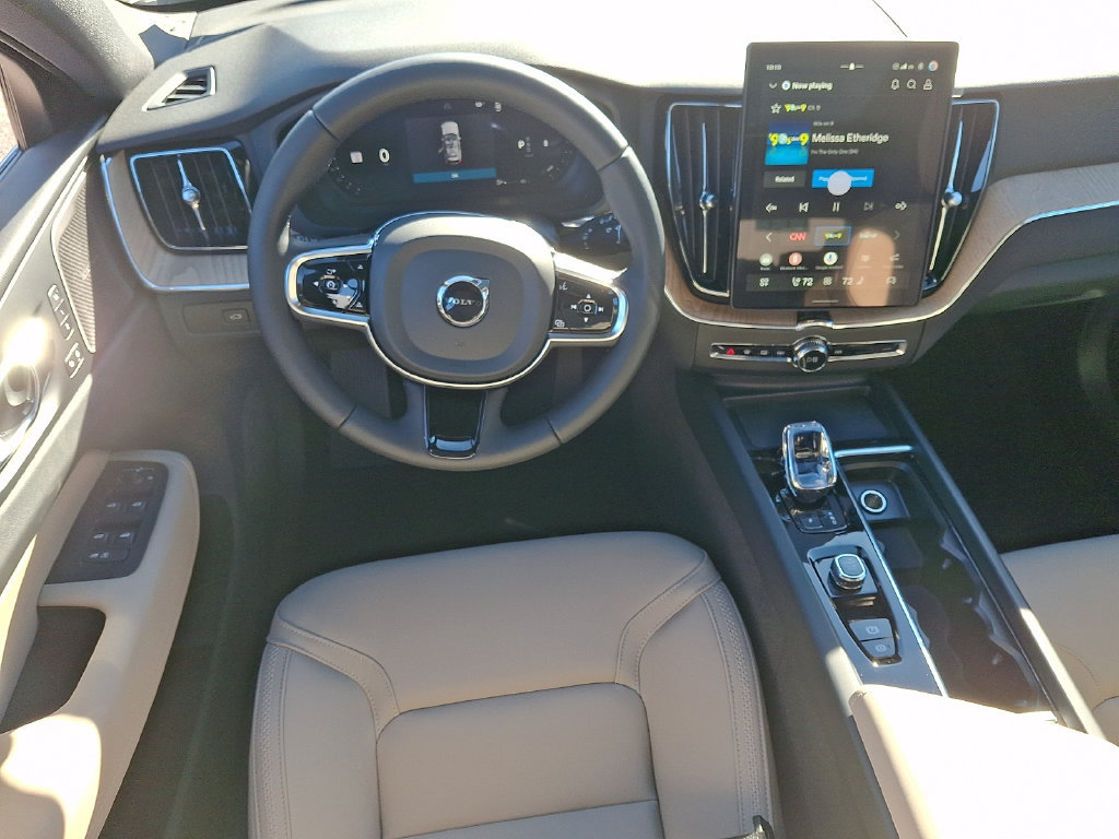 New 2027 Volvo XC60 B5 Plus AWD/4WD image 9