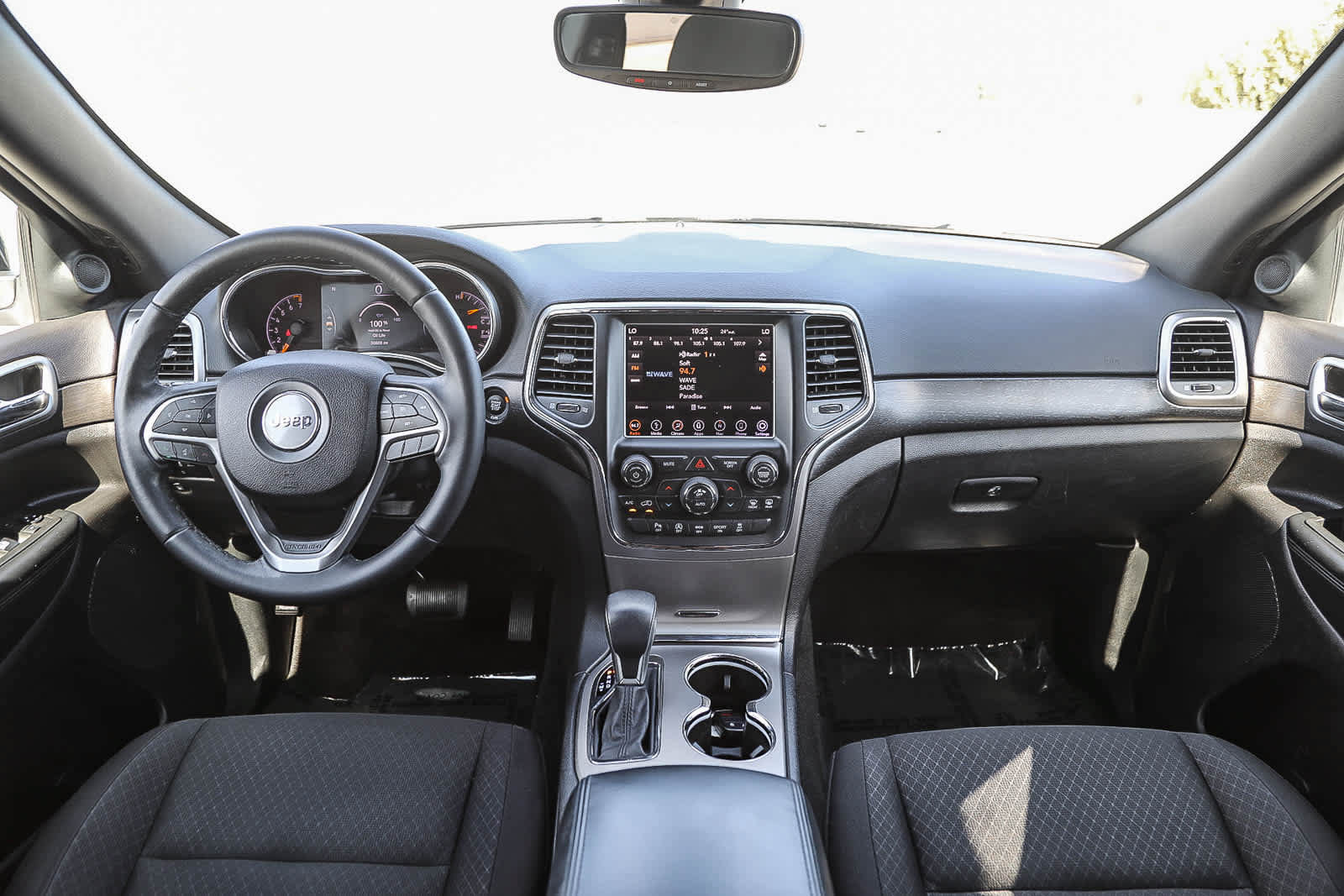 Used 2018 Jeep Grand Cherokee Laredo RWD image 12