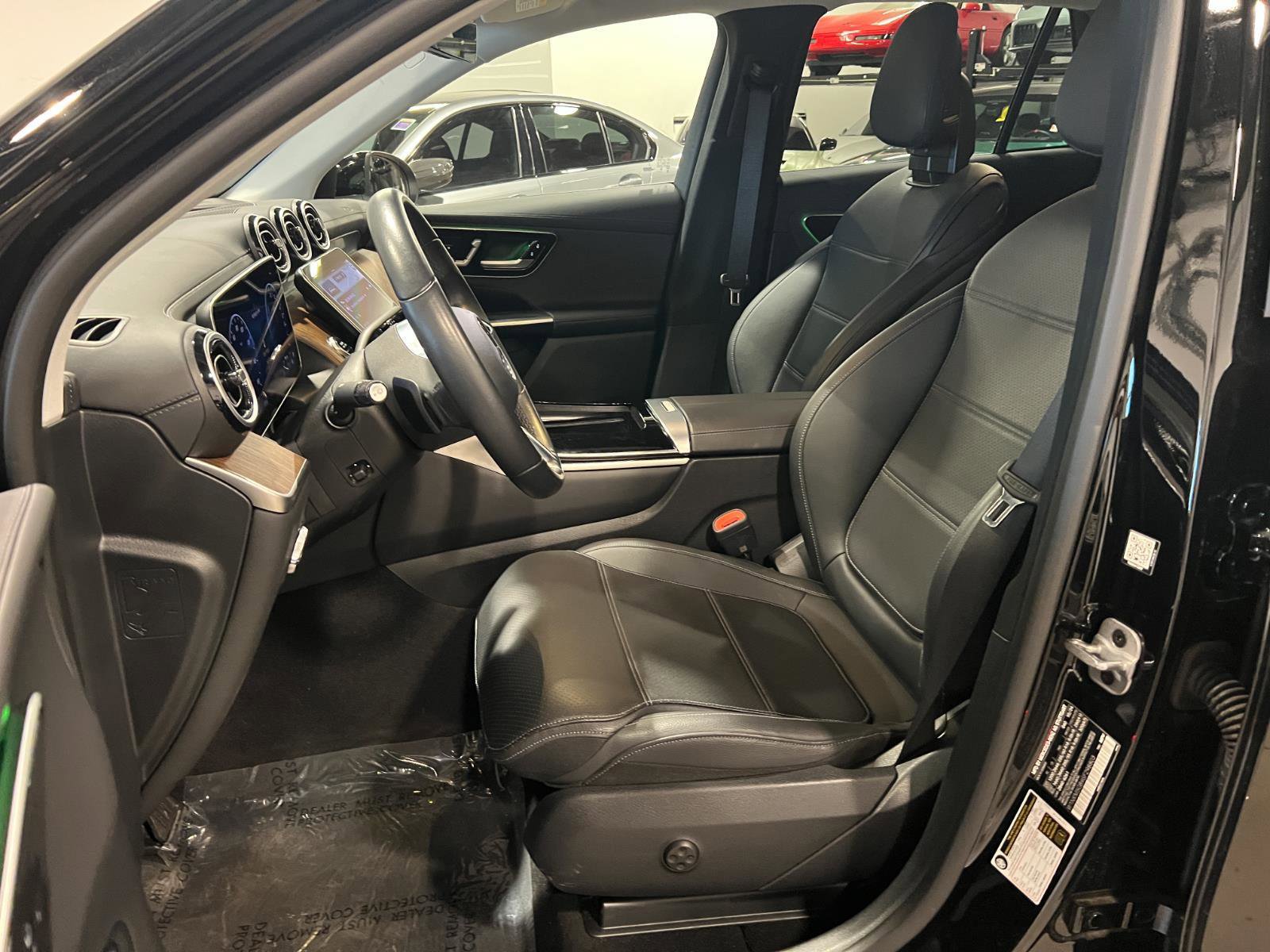 Used 2025 Mercedes-Benz GLC 350e 4MATIC image 9