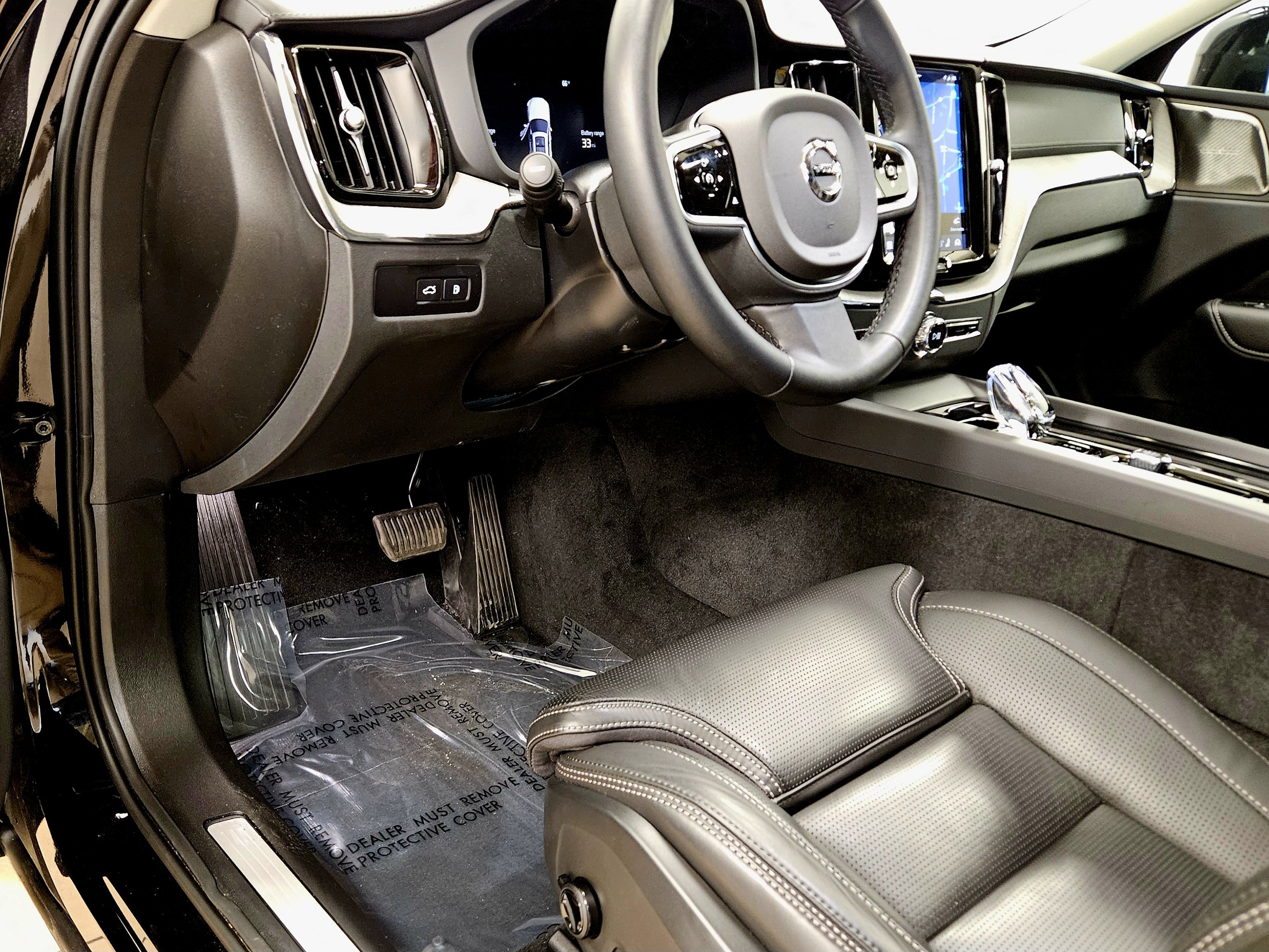 Used 2025 Volvo XC60 T8 Ultra w/ Protection Package Premier image 42