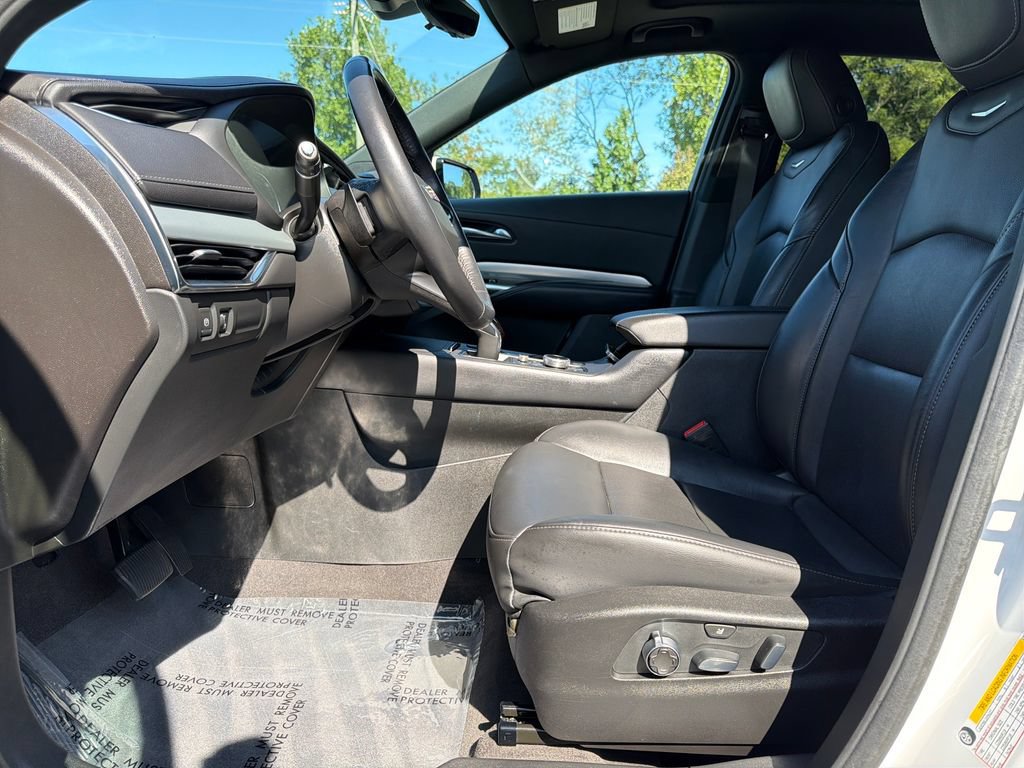 Certified 2022 Cadillac XT4 Premium Luxury w/ Enhanced Visibility Package AWD/4WD image 3