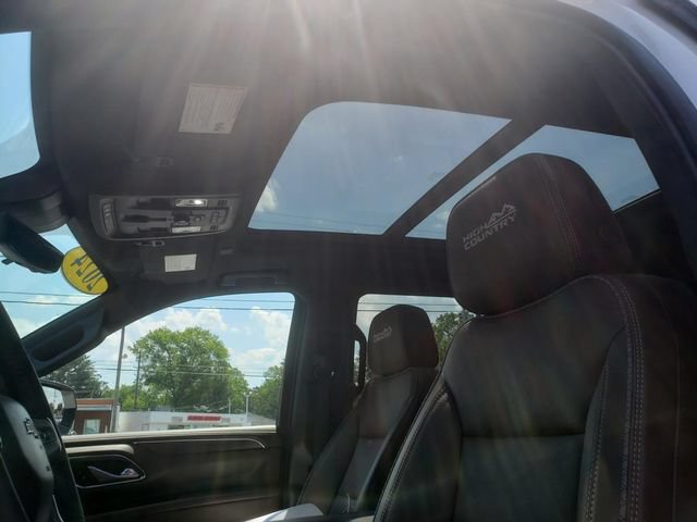 Used 2024 Chevrolet Tahoe High Country w/ Premium Package 2 AWD/4WD image 31