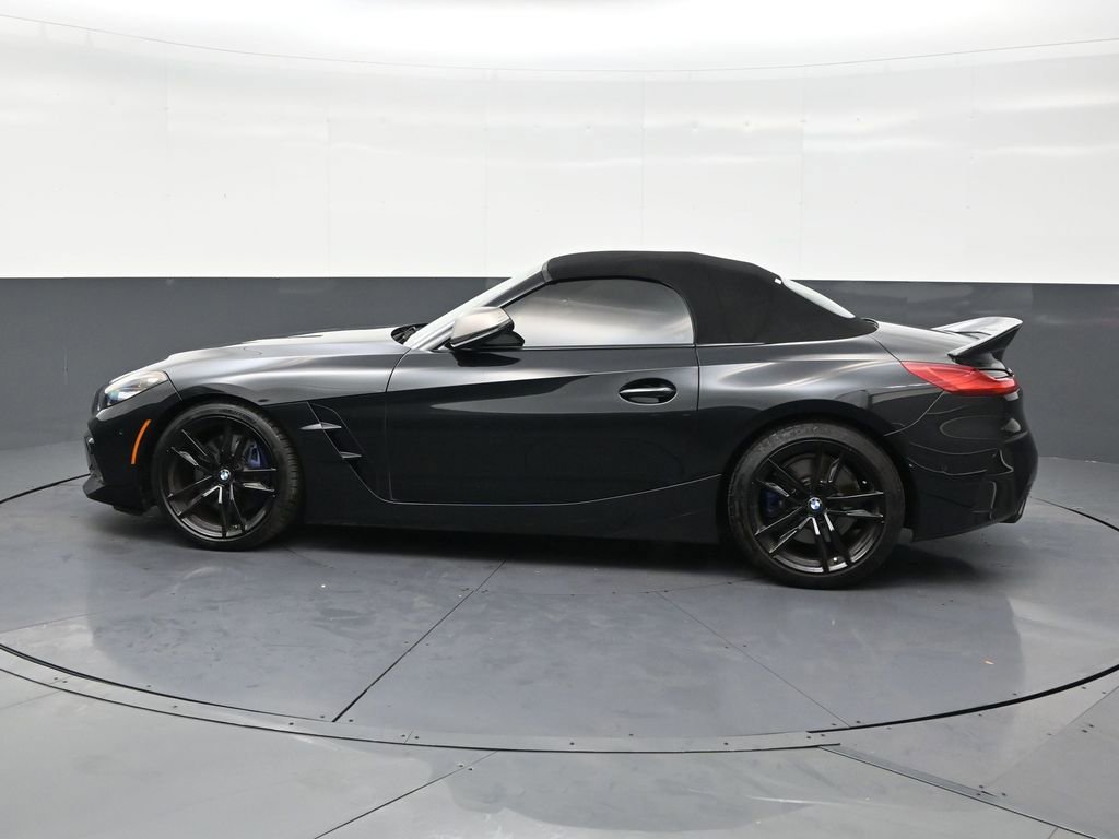 Used 2024 BMW Z4 M40i w/ Premium Package image 2