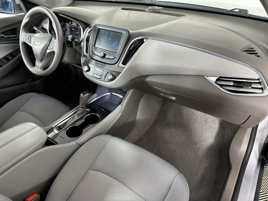 Used 2018 Chevrolet Malibu LT FWD image 29