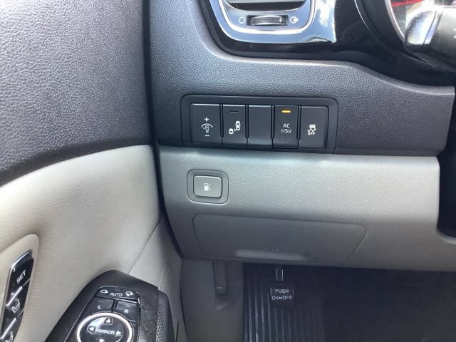 Used 2015 Kia Sedona SX FWD image 17