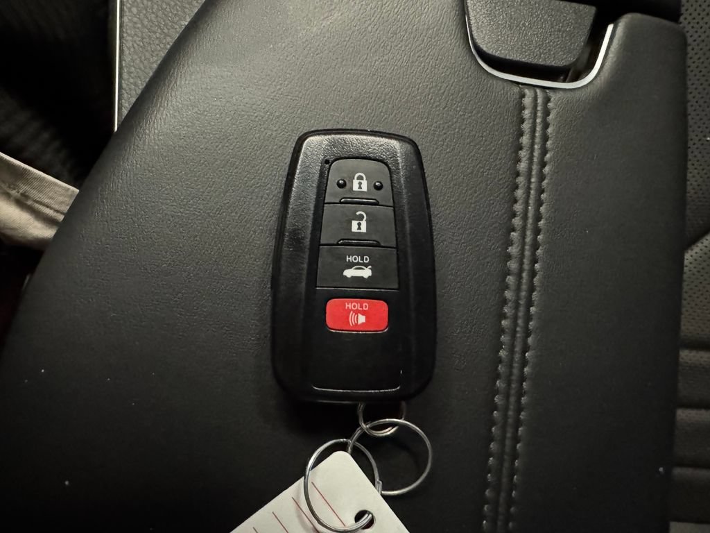 Used 2021 Toyota Avalon XSE FWD image 17