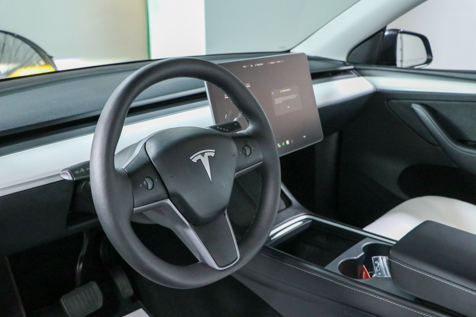 Used 2024 Tesla Model Y Long Range RWD image 20