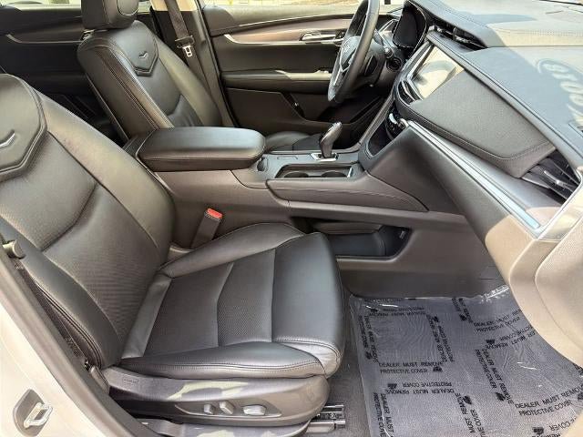Used 2018 Cadillac XT5 Luxury w/ Driver Awareness Package FWD image 13