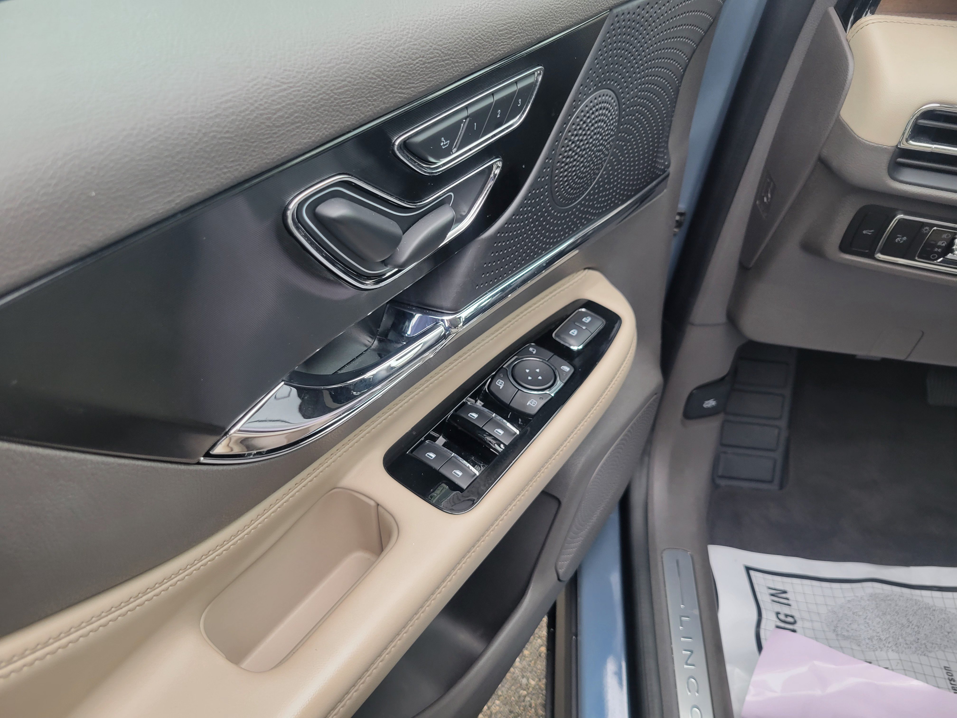 Certified 2024 Lincoln Corsair Reserve FWD image 10