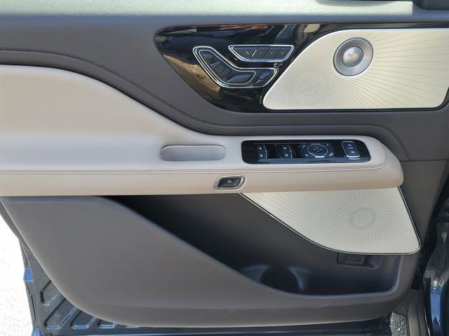 Used 2022 Lincoln Aviator Reserve w/ Equipment Group 201A image 46