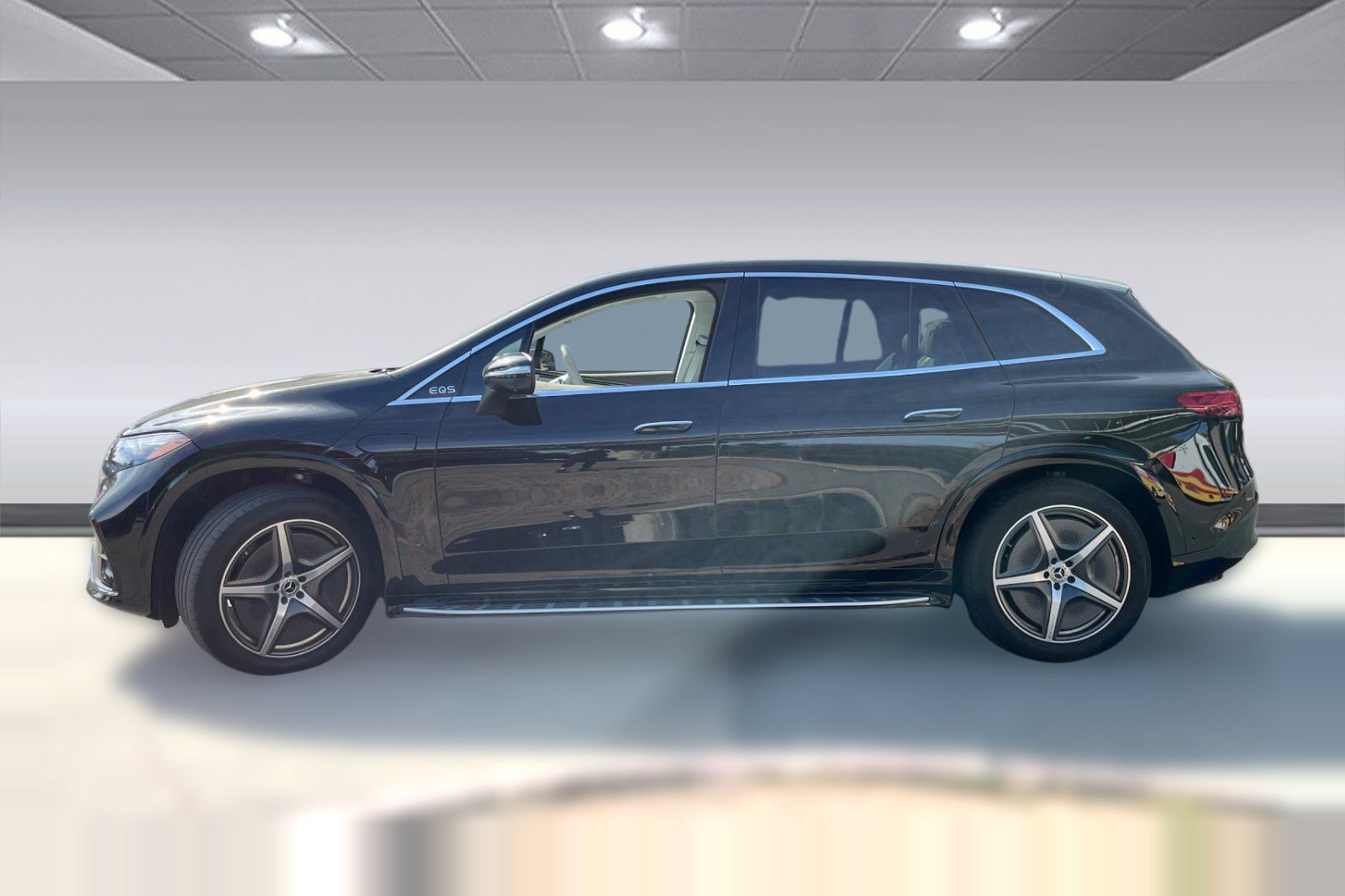 Used 2023 Mercedes-Benz EQS 580 4MATIC SUV image 2