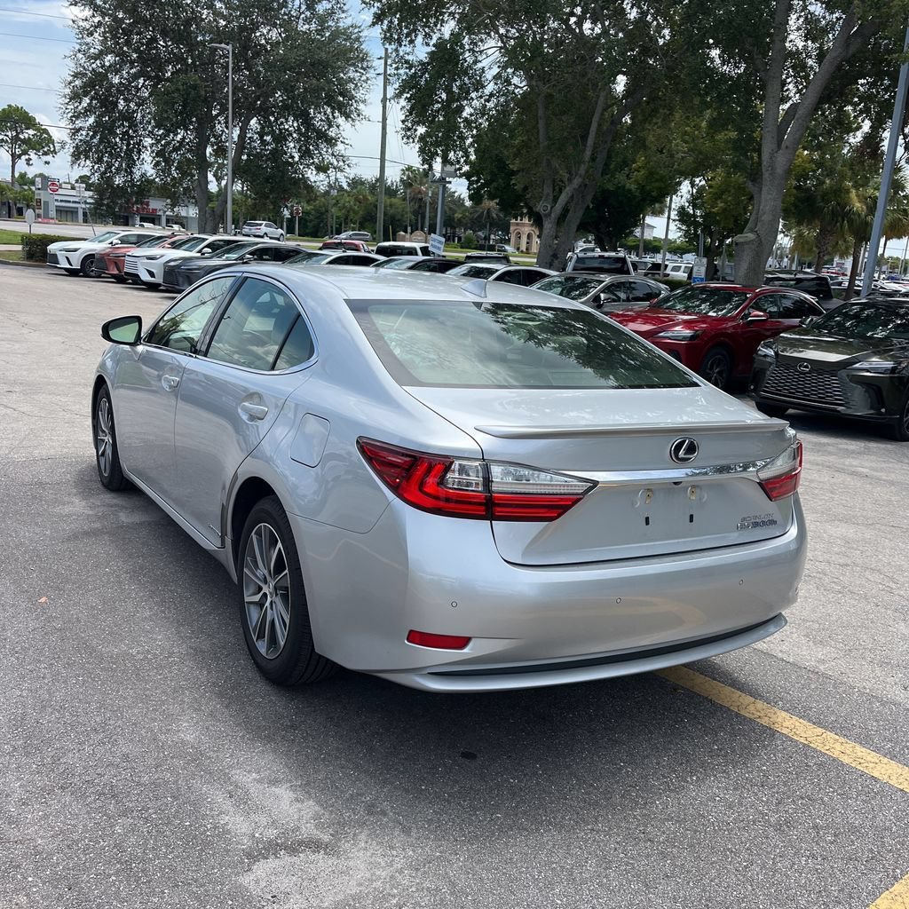 Used 2016 Lexus ES 300h FWD image 2