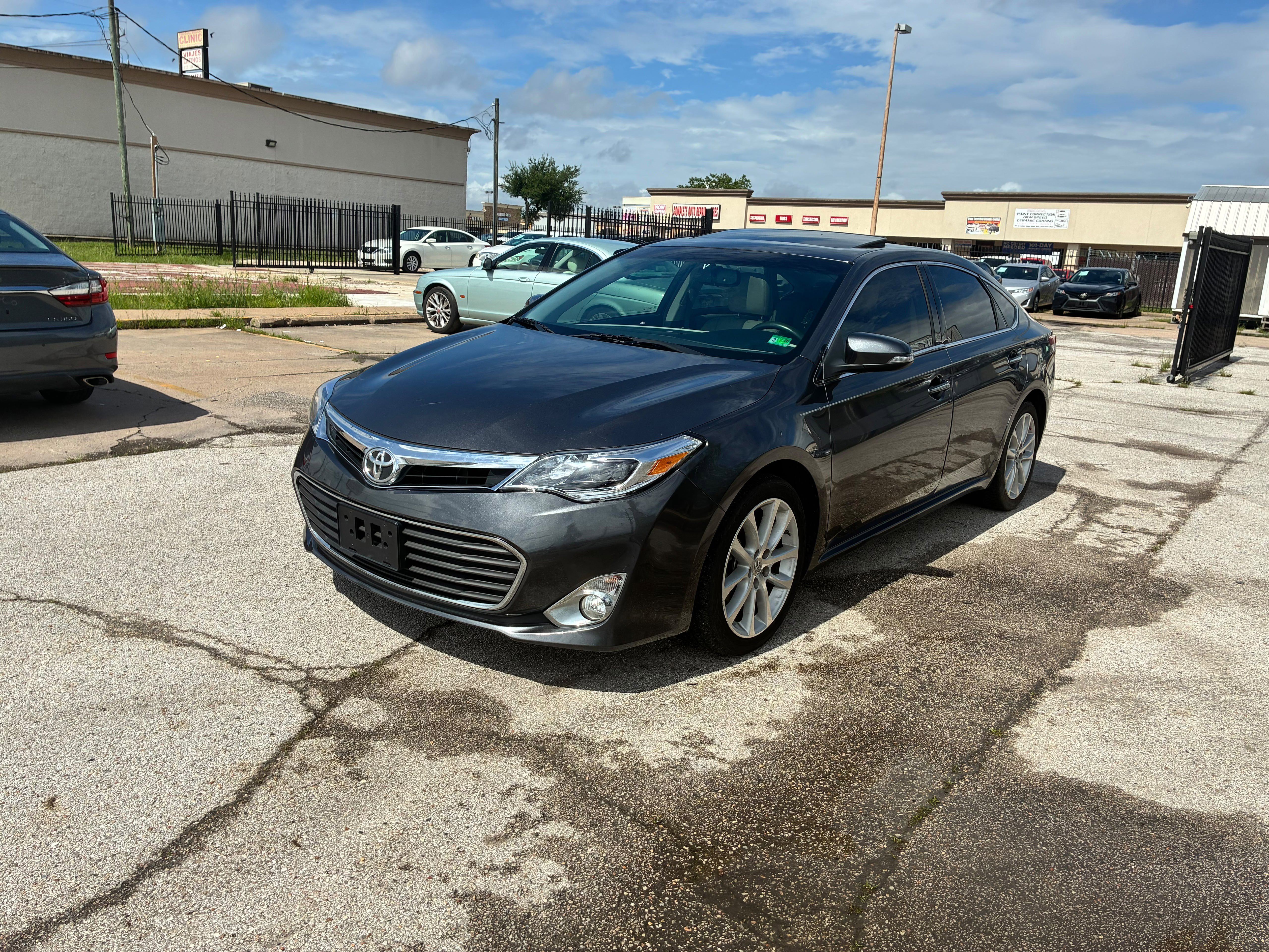 Used 2013 Toyota Avalon XLE Touring FWD image 1