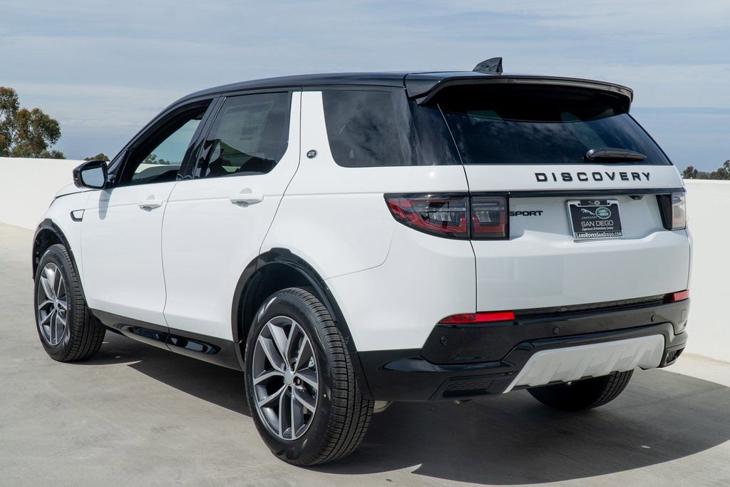 Used 2025 Land Rover Discovery Sport Dynamic SE image 3