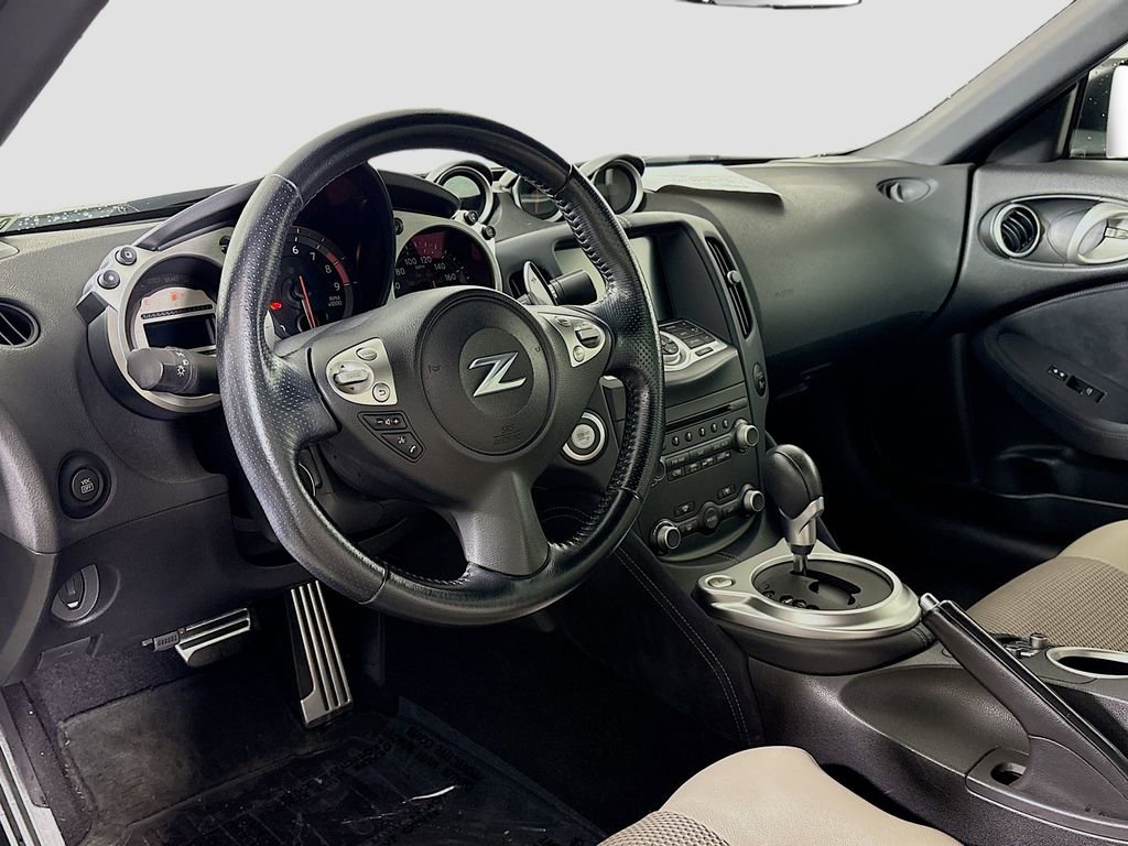 Used 2010 Nissan 370Z Touring w/ Sport Pkg image 10