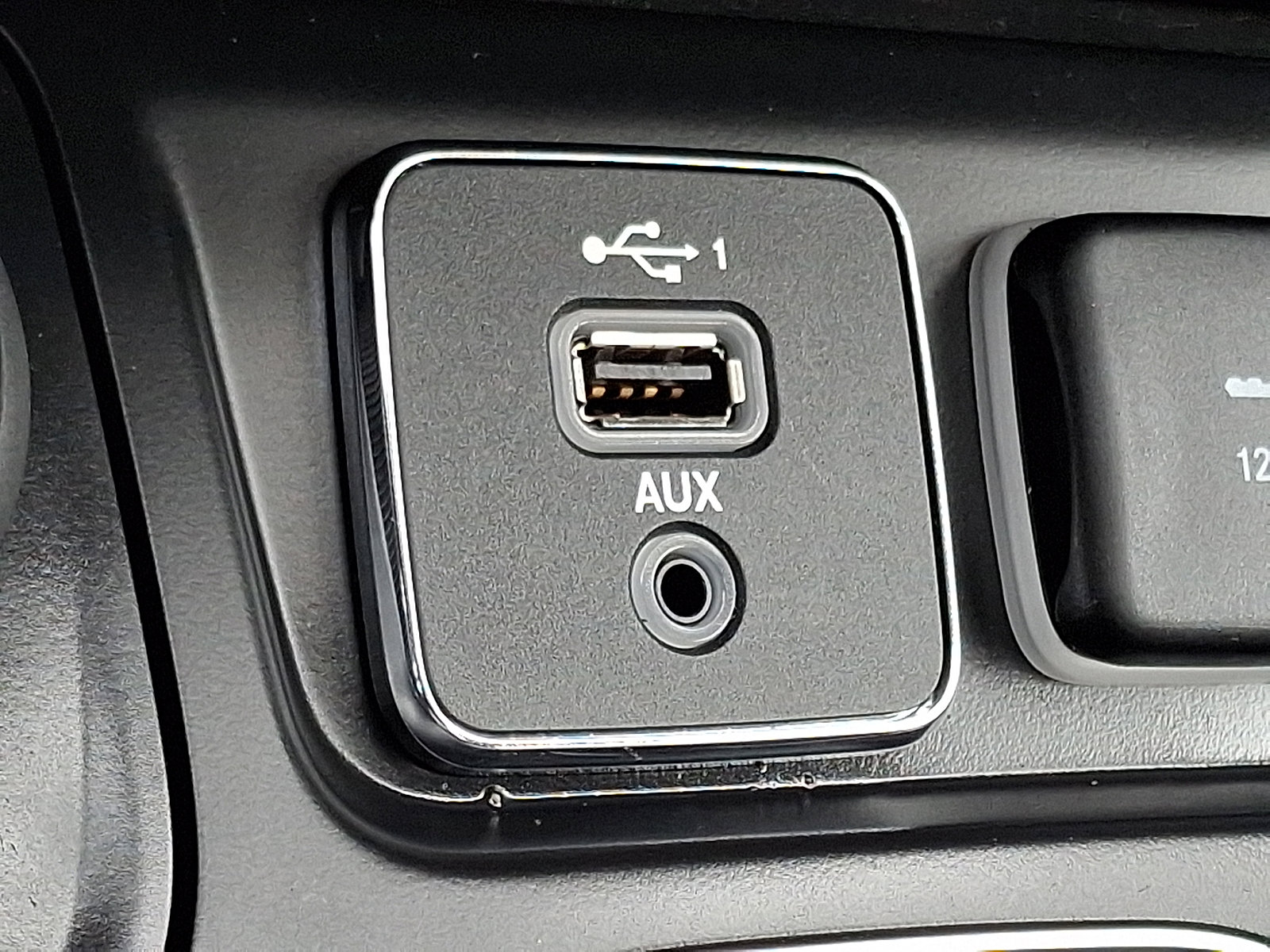 Used 2020 Jeep Cherokee Latitude Lux w/ Comfort/Convenience Group image 27