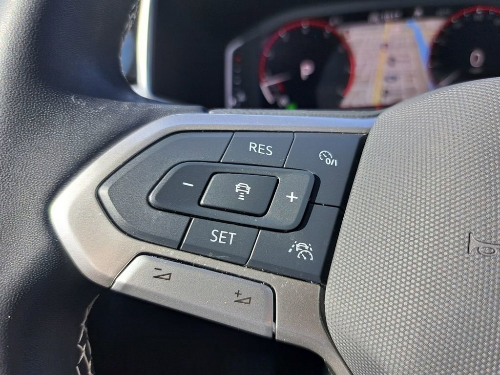 Used 2025 Volkswagen Taos SEL image 13