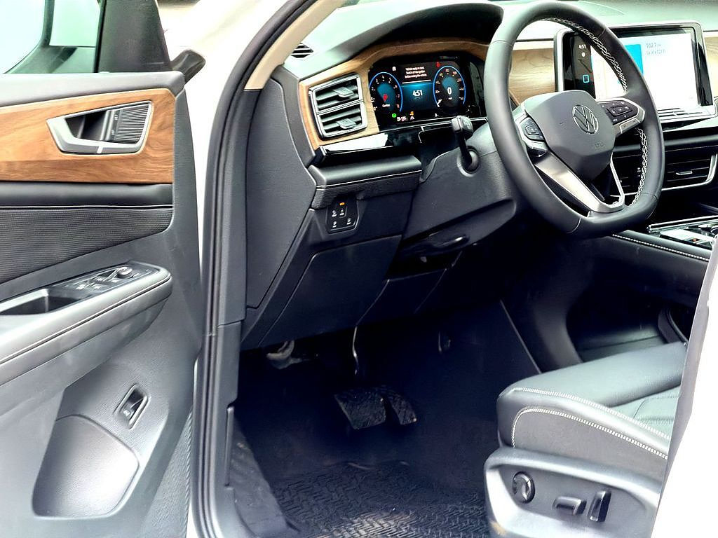 New 2026 Volkswagen Atlas SE FWD image 10