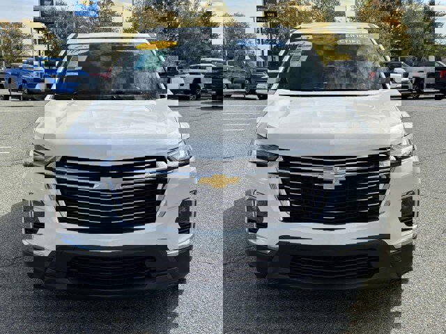 Used 2023 Chevrolet Traverse LT image 2