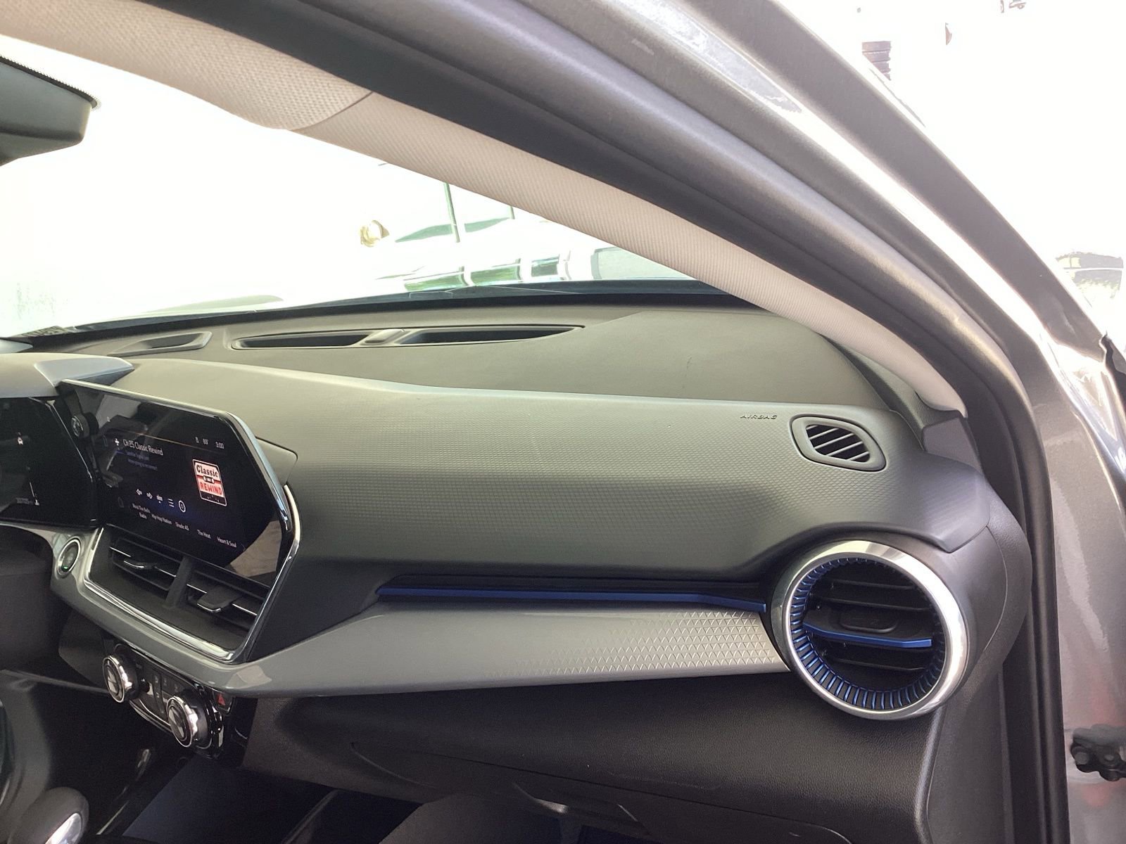 Used 2025 Chevrolet Trax LT image 16