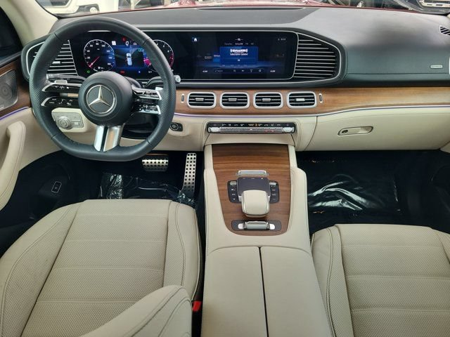 Used 2024 Mercedes-Benz GLS 450 4MATIC image 2