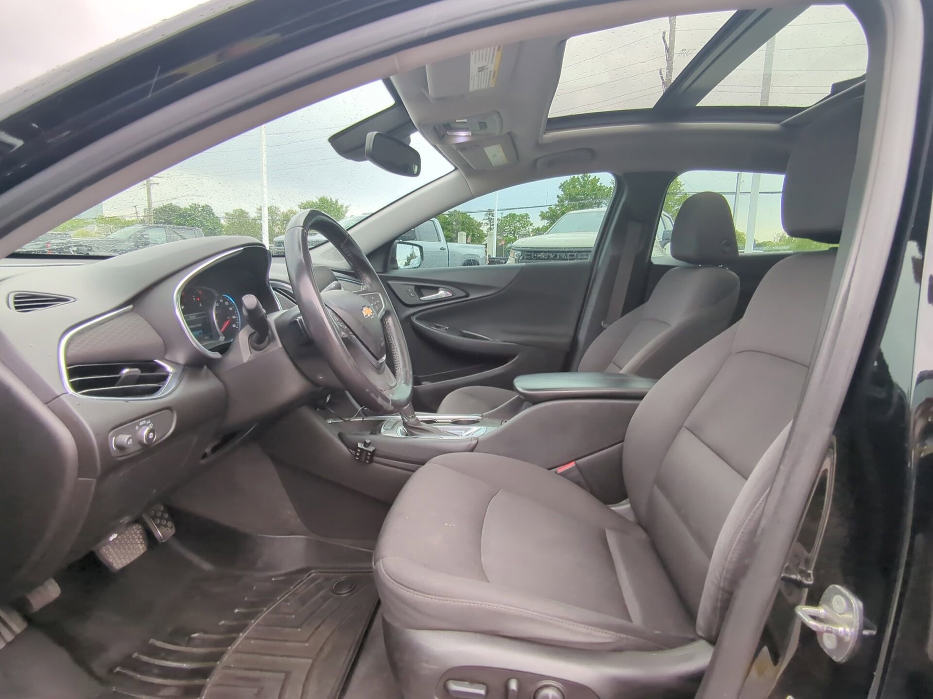 Used 2018 Chevrolet Malibu LT w/ Driver Confidence Package FWD image 16