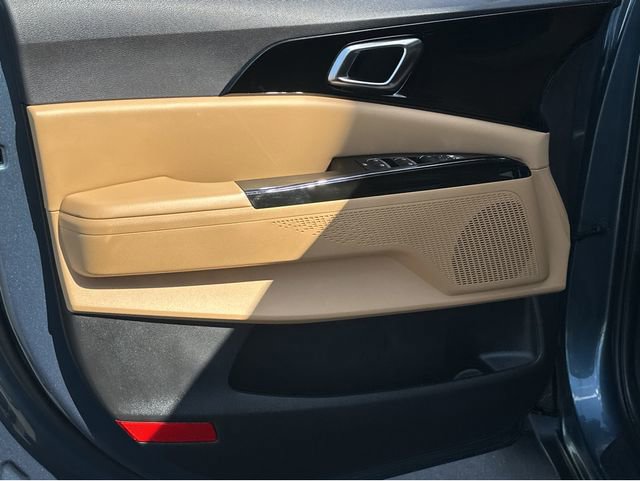 Certified 2023 Kia Carnival EX image 33
