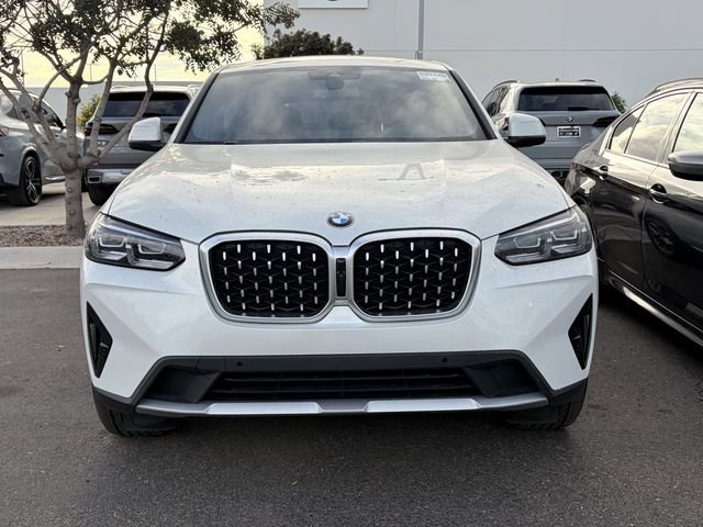 Used 2025 BMW X4 xDrive30i image 2