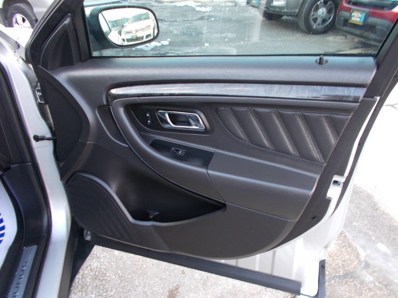 Used 2010 Ford Taurus Limited image 17